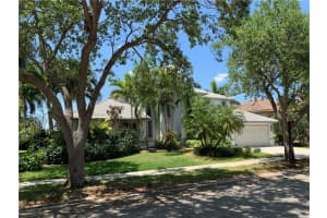 2745 Meadowood Dr, Weston, FL 33332 Sold 10/10/24