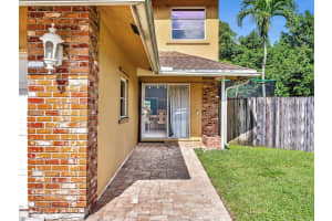 5541 SW 98th Way, Cooper City, FL 33328 Sold 02/21/24