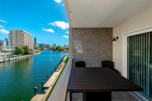 440 Paradise Isle Blvd 301, Hallandale Beach, FL 33009 Sold 01/24/24