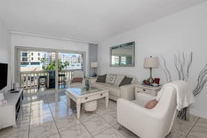 440 Paradise Isle Blvd 301, Hallandale Beach, FL 33009 Sold 01/24/24