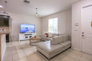 709 SW 2nd Ave 709, Pompano Beach, FL 33060 Sold 02/02/24