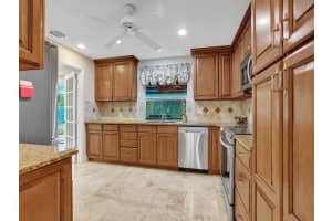 5 TAHOE LN, Sea Ranch Lakes, FL 33308 Sold 01/29/24