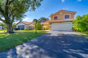6261 Gauntlet Hall Ln, Davie, FL 33331 Sold 04/22/24