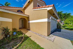 6261 Gauntlet Hall Ln, Davie, FL 33331 Sold 04/22/24