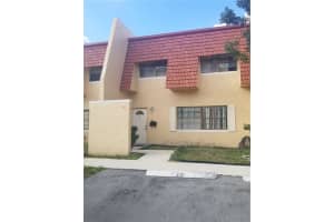 29 Spinning Wheel Ln 29, Tamarac, FL 33319 Sold 01/12/24