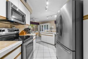 9209 NW 9th Ct 9209, Plantation, FL 33324 Sold 01/05/24