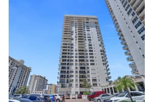 2101 S Ocean Dr 403, Hollywood, FL 33019 Sold 06/14/24