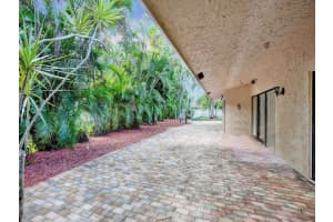 7900 NW 6th Ct, Plantation, FL 33324 Sold 01/22/24