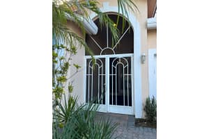 10925 Fillmore Dr, Boynton Beach, FL 33437 Sold 02/14/24