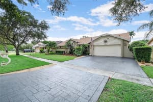 8780 SW 56th Pl, Cooper City, FL 33328 Sold 01/26/24