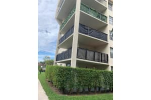 6190 Woodlands Blvd 201, Tamarac, FL 33319 Sold 04/03/24