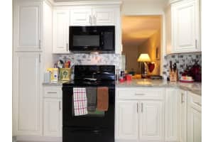 2 Briarwood Cir 105, Hollywood, FL 33024 Sold 02/23/24