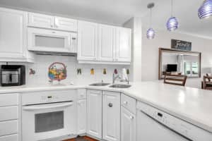 450 Paradise Isle Blvd 207, Hallandale Beach, FL 33009 Sold 04/12/24