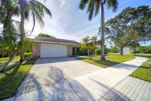 10460 SW 16th Pl, Davie, FL 33324 Sold 04/05/24