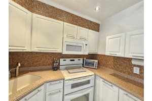 5171 W Oakland Park Blvd 202, Lauderdale Lakes, FL 33313 Sold 02/12/24