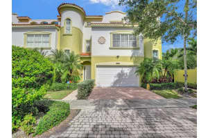 1415 NE 7th St 2, Fort Lauderdale, FL 33304 Sold 04/15/24