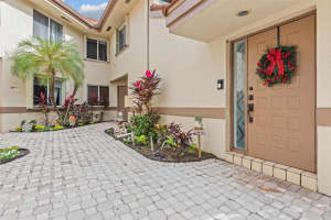 9211 NW 9th Ct C-2L, Plantation, FL 33324 Sold 01/25/24