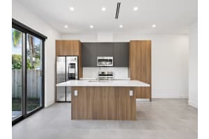 702 SW 7 St, Fort Lauderdale, FL 33316 Sold 02/23/24