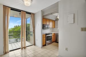 1000 Colony Point Cir 423, Pembroke Pines, FL 33026 Sold 04/11/24