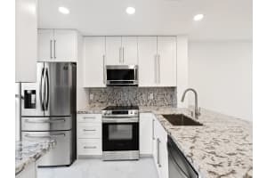 3084 S Oakland Forest Dr 1402, Oakland Park, FL 33309 Sold 05/23/24