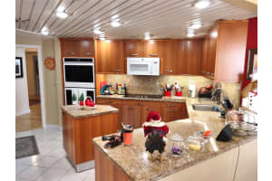 3000 Island Blvd 1605, Aventura, FL 33160 Sold 09/26/24