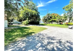 2 Dixie Blvd, Delray Beach, FL 33444 Sold 02/23/24