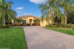 7619 SE Belle Maison Dr, Stuart, FL 34997 Sold 02/20/24