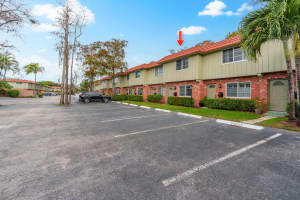 181 NE 20th Ct 8F, Wilton Manors, FL 33305 Sold 02/29/24