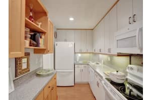 300 NE 19th Ct 201N, Wilton Manors, FL 33305 Sold 06/17/24