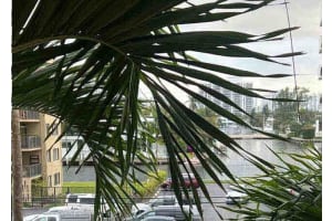 400 Golden Isles Dr 20, Hallandale Beach, FL 33009 Sold 05/10/24