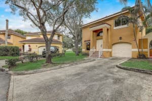 11239 Lakeview Dr, Coral Springs, FL 33071 Sold 02/16/24