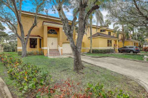 11239 Lakeview Dr, Coral Springs, FL 33071 Sold 02/16/24