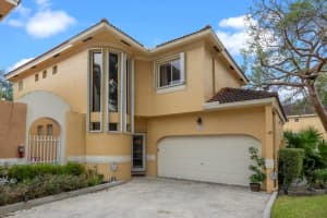 11381 Lakeview Dr, Coral Springs, FL 33071 Sold 03/18/24
