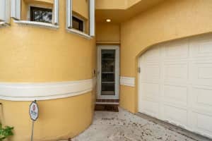 11381 Lakeview Dr, Coral Springs, FL 33071 Sold 03/18/24