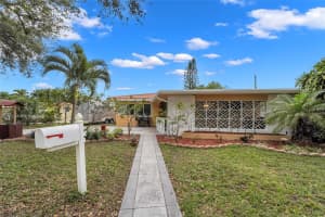 224 S 57th Way, Hollywood, FL 33023 Sold 05/20/24
