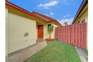 451 SW 113th Ave, Pembroke Pines, FL 33025 Sold 02/28/24
