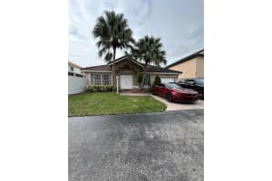 18856 NW 79 Ct, Hialeah, FL 33015 Sold 03/15/24