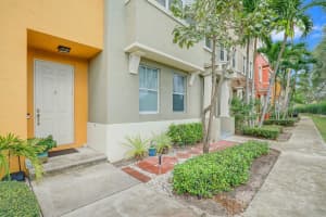 540 Amador Ln 2, West Palm Beach, FL 33401 Sold 06/17/24