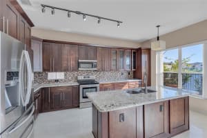 1050 Corkwood St, Hollywood, FL 33019 Sold 06/17/24