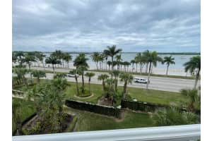 36 Harbour Isle Dr W PH03, Fort Pierce, FL 34949 Sold 07/15/24