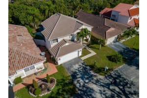 15201 Norfolk Ln, Davie, FL 33331 Sold 07/01/24