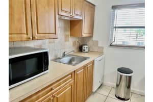 2607 NE 8th Ave 41, Wilton Manors, FL 33334 Sold 04/30/25