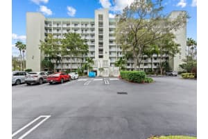 2240 N Cypress Bend Dr 105, Pompano Beach, FL 33069 Sold 09/27/24