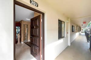 5370 Las Verdes Cir 207, Delray Beach, FL 33484 Sold 04/24/24