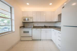 21 Abbey Ln 208, Delray Beach, FL 33446 Sold 04/11/25