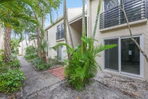 5206 NE 6th Ave F1, Oakland Park, FL 33334 Sold 09/13/24