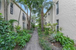 5206 NE 6th Ave F1, Oakland Park, FL 33334 Sold 09/13/24