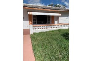 7107 NW 75th St, Tamarac, FL 33321 Sold 04/09/24