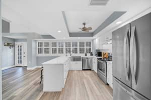 8109 Oakton Ct 9D, Lake Clarke Shores, FL 33406 Sold 04/05/24