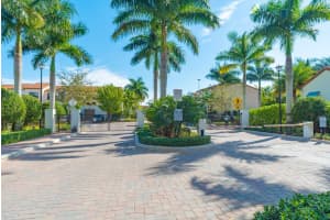 125 NW 209th Trl, Pembroke Pines, FL 33029 Sold 05/13/24